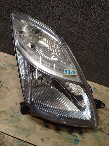 LAMPA FAR PREDNJA STRANA DESNA TOYOTA PRIUS REDIZAJN