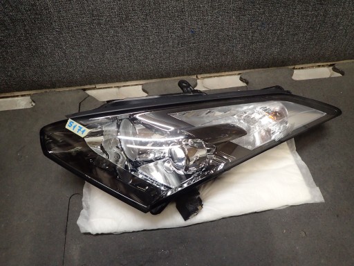 LAMPA FAR PREDNJA STRANA LIJEVA NISSAN GTR XENON