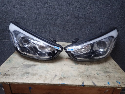 LAMPA FAR LAMPE FAROVI  PREDNJA STRANA HYUNDAI IX35 REDIZAJN XENON NOVI