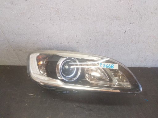LAMPA FAR PREDNJA STRANA DESNA VOLVO S60 V60 REDIZAJN 13- XENON ZAKRETNI 90053126