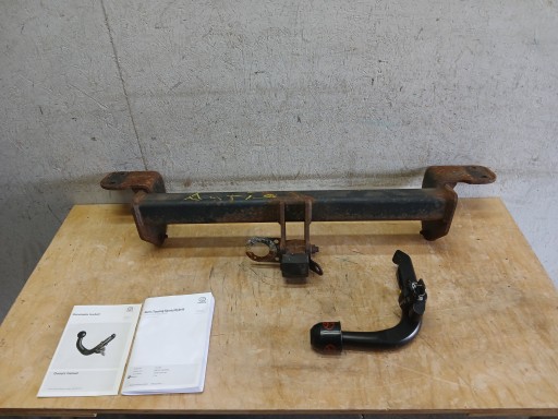 KUKA ZA VUČU TOYOTA AURIS II 2 KARAVAN 13- PZ408-5562-00