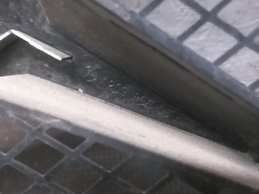 MASKA MERCEDES CLK W209 A20988800