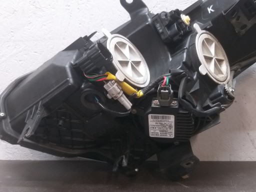LAMPA FAR PREDNJA STRANA DESNA NISSAN GTR XENON 100-63954