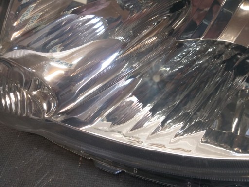 LAMPA FAR PREDNJA STRANA LIJEVA TOYOTA YARIS VERSO REDIZAJN 03-05