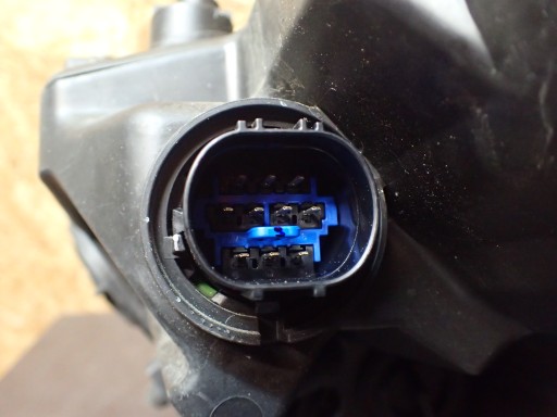 LAMPA FAR PREDNJA STRANA DESNA HYUNDAI I40 REDIZAJN XENON LED