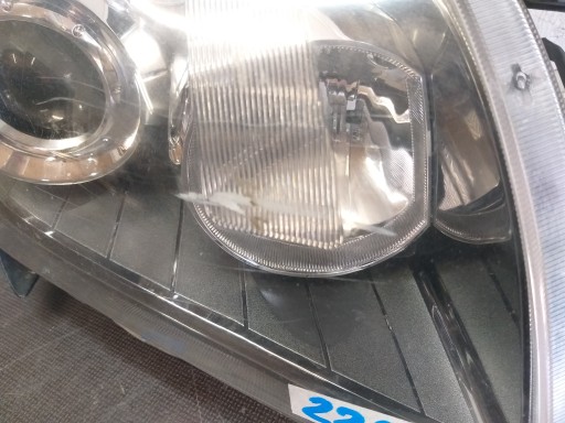 LAMPA FAR PREDNJA STRANA DESNA TOYOTA AVENSIS T25 REDIZAJN LAMPA FAR PREDNJA STRANA DESNA TOYOTA AVENSIS T25 REDIZAJN