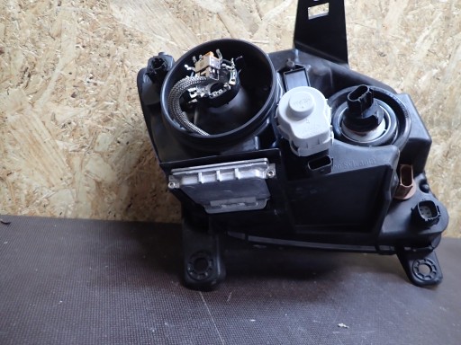 LAMPA FAR PREDNJA STRANA LIJEVA JEEP GRAND CHEROKEE WK2 10-13 XEN LAMPA FAR PREDNJA STRANA LIJEVA JEEP GRAND CHEROKEE WK2 10-13 XEN