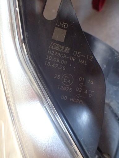 LAMPA FAR PREDNJA STRANA DESNA TOYOTA AVENSIS T27 LEČA LAMPA FAR PREDNJA STRANA DESNA TOYOTA AVENSIS T27 LEČA