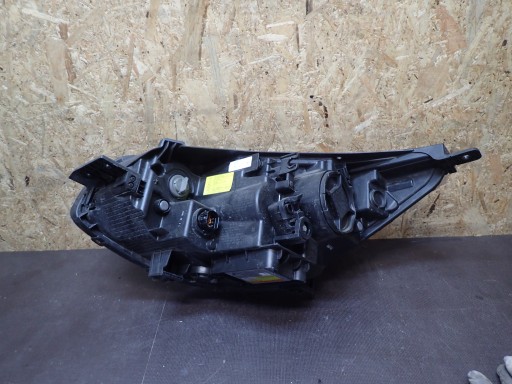 LAMPA FAR PREDNJA STRANA DESNA KIA SOUL II 2 REDIZAJN XENON LED