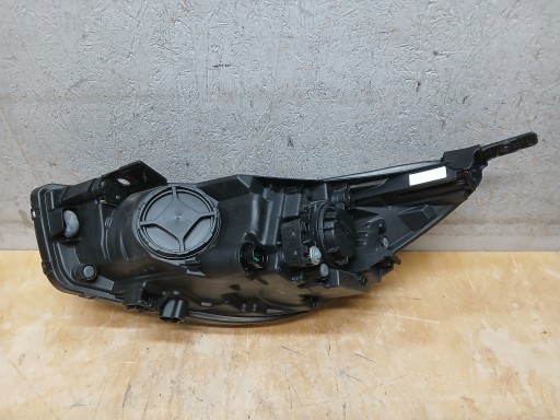 LAMPA FAR PREDNJA STRANA DESNA KIA RIO IV 4 LEČA LED Z