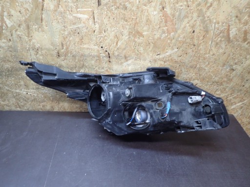 LAMPA FAR PREDNJA STRANA LIJEVA TOYOTA AVENSIS T27 LEČA