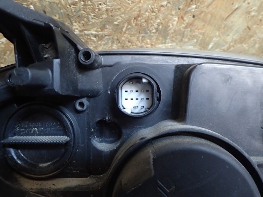 LAMPA FAR PREDNJA STRANA LIJEVA FIAT BRAVO CROMA REDIZAJN