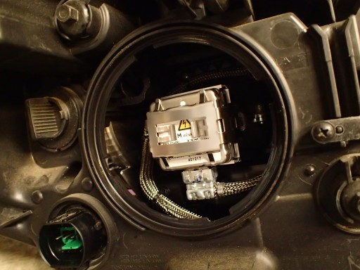 LAMPA FAR PREDNJA STRANA LIJEVA KIA SORENTO 15- XENON ZAKRETNI LED