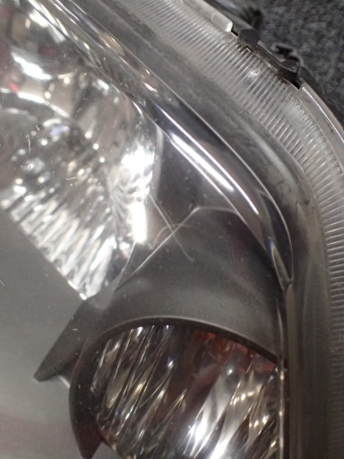 LAMPA FAR PREDNJA STRANA DESNA MAZDA 323F 01-03 BJ