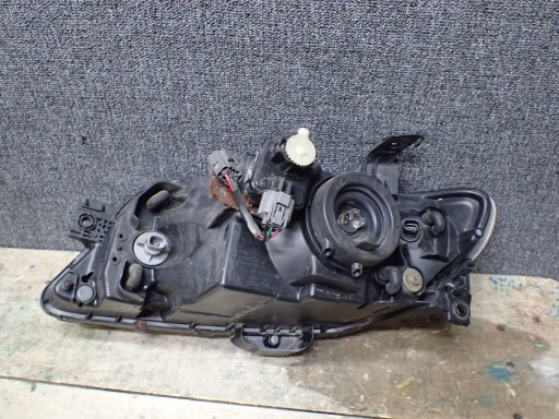 LAMPA FAR PREDNJA STRANA DESNA MAZDA 323F 01-03 BJ