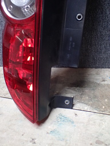 LAMPA FAR ZADNJI LIJEVA STRANA OPEL COMBO D 10- ISPOD GEPEKA LAMPA FAR ZADNJI LIJEVA STRANA OPEL COMBO D 10- ISPOD GEPEKA