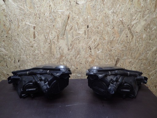 LAMPA FAR LAMPE FAROVI  PREDNJA STRANA MERCEDES CLS W219 XENON AMG