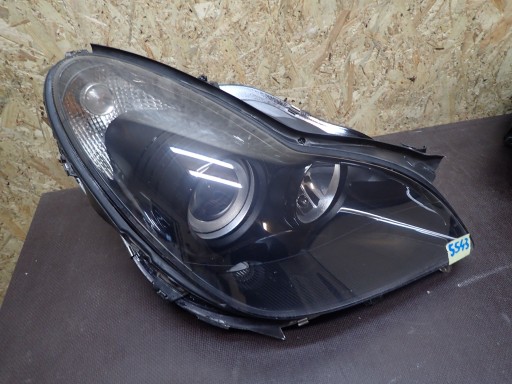 LAMPA FAR LAMPE FAROVI  PREDNJA STRANA MERCEDES CLS W219 XENON AMG