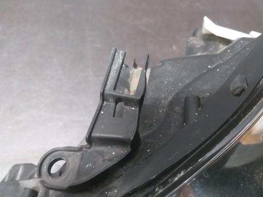 LAMPA FAR LAMPE FAROVI  PREDNJA STRANA LEXUS IS II 2 05-09 XENON