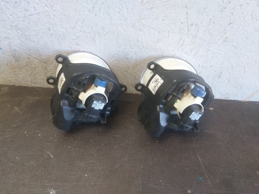 MAGLENKA DESNA STRANA TOYOTA YARIS III 3 11- AVENSIS 81210-02110