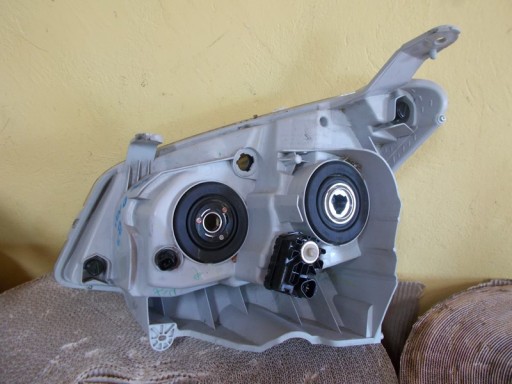 LAMPA FAR PREDNJA STRANA DESNA ISUZU D MAX 12-