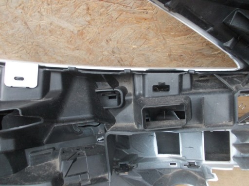 BRANIK PREDNJA STRANA PEUGEOT 207