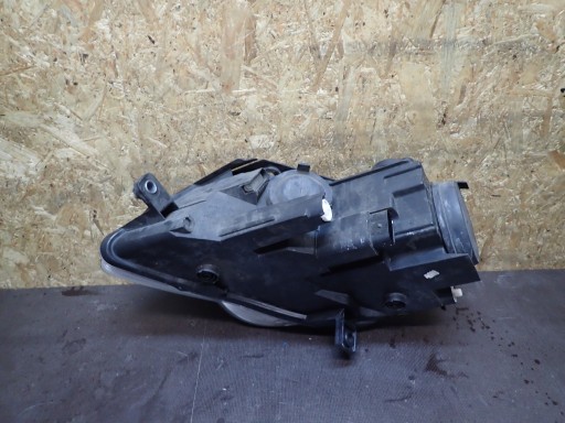 LAMPA FAR PREDNJA STRANA DESNA VW PASSAT B6 LEČA 3C0941006