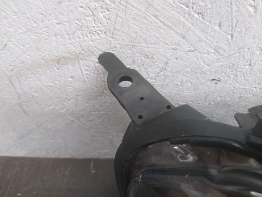 LAMPA FAR PREDNJA STRANA DESNA OPEL ZAFIRA LIFE VIVARO C XENON 9832836480-00