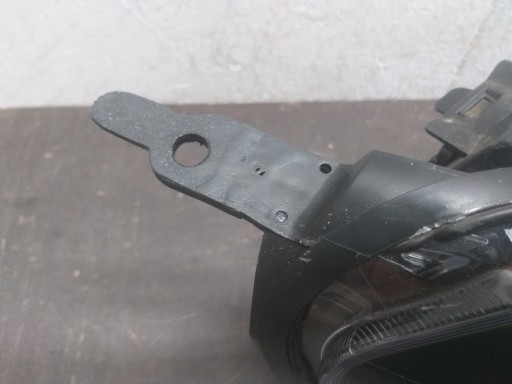 LAMPA FAR PREDNJA STRANA DESNA OPEL ZAFIRA LIFE VIVARO C XENON 9832836480-00