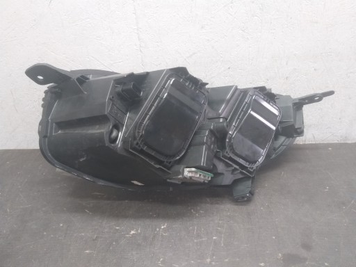 LAMPA FAR PREDNJA STRANA DESNA OPEL ZAFIRA LIFE VIVARO C XENON 9832836480-00