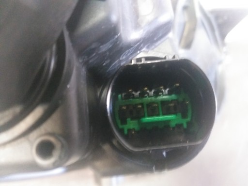 LAMPA FAR PREDNJA STRANA LIJEVA KIA RIO IV 4 LEČA LED 16- 92101-H8 OSVIJETLJENJE
