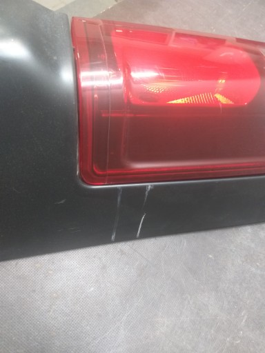 LAMPA FAR ZADNJI DESNA STRANA OPEL VIVARO RENAULT TRAFIC FIAT TALENTO 14- ISPOD VRATA