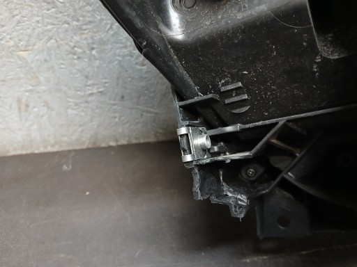 LAMPA FAR PREDNJA STRANA LIJEVA MAZDA CX-5 CX 5 12- XENON KD31-51040