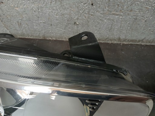 LAMPA FAR LAMPE FAROVI  PREDNJA STRANA DESNA LIJEVA FORD B MAX 12- AV11-13W029AF AV11-13W030AF