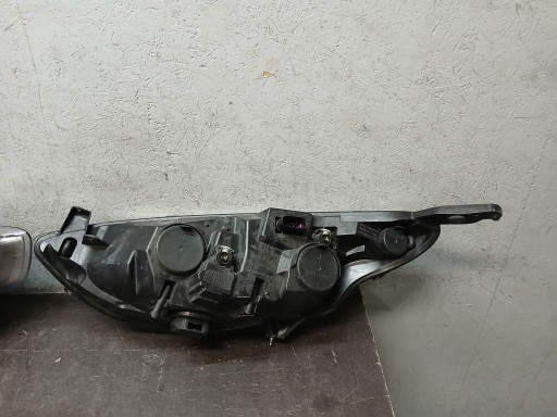 LAMPA FAR LAMPE FAROVI  PREDNJA STRANA DESNA LIJEVA FORD B MAX 12- AV11-13W029AF AV11-13W030AF