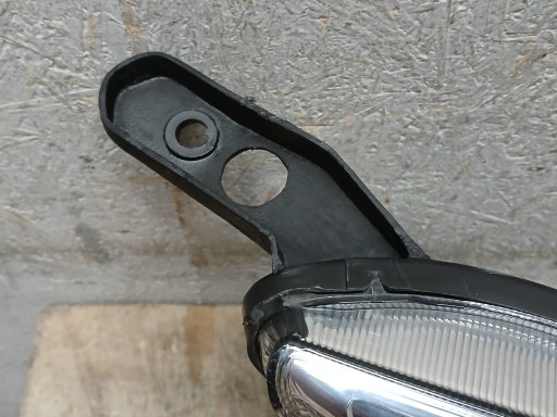 LAMPA FAR PREDNJA STRANA DESNA FORD B MAX LEČA AV11-13W029-CF