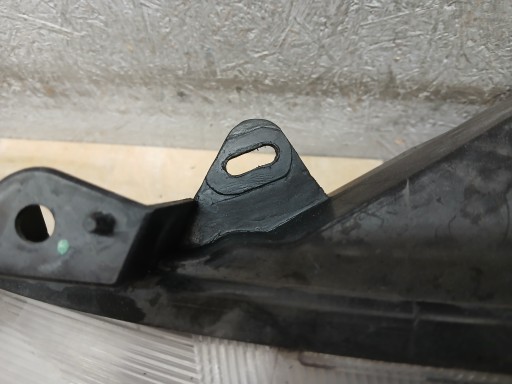 LAMPA FAR LAMPE FAROVI  PREDNJA STRANA DESNA LIJEVA FORD B MAX AV11-13W030-AE