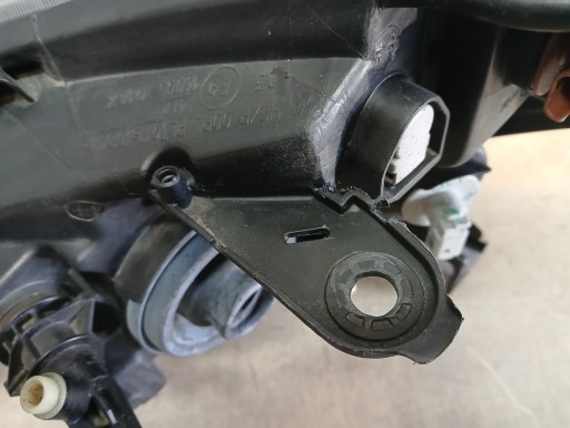 LAMPA FAR PREDNJA STRANA DESNA DACIA DOKKER 260102414R