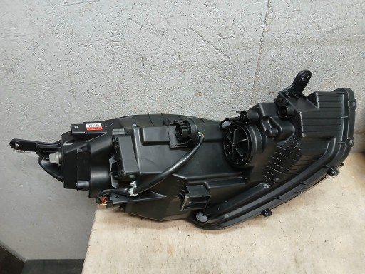 LAMPA FAR LAMPE FAROVI  PREDNJA STRANA HYUNDAI IX20 IX 20 92101-1KXXX 92102-1KXXX NOVI ORIGINAL