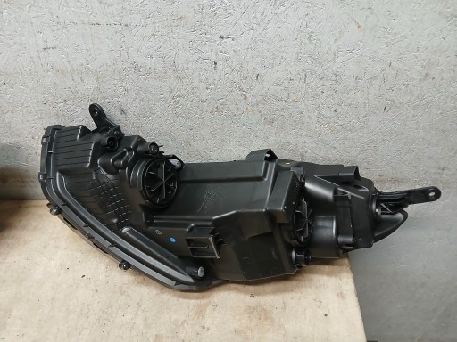 LAMPA FAR LAMPE FAROVI  PREDNJA STRANA HYUNDAI IX20 IX 20 92101-1KXXX 92102-1KXXX NOVI ORIGINAL