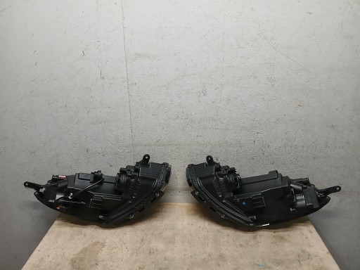 LAMPA FAR LAMPE FAROVI  PREDNJA STRANA HYUNDAI IX20 IX 20 92101-1KXXX 92102-1KXXX NOVI ORIGINAL