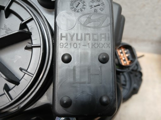 LAMPA FAR LAMPE FAROVI  PREDNJA STRANA HYUNDAI IX20 IX 20 92101-1KXXX 92102-1KXXX NOVI ORIGINAL