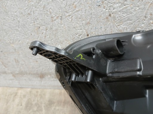 LAMPA FAR PREDNJA STRANA DESNA FORD ECOSPORT LEČA REDIZAJN 17- GN15 13W029 JE