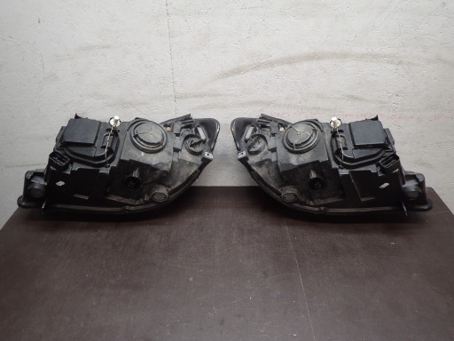 LAMPA FAR LAMPE FAROVI PREDNJA STRANA BMW X1 E84 XENON LAMPA FAR LAMPE FAROVI PREDNJA STRANA BMW X1 E84 XENON