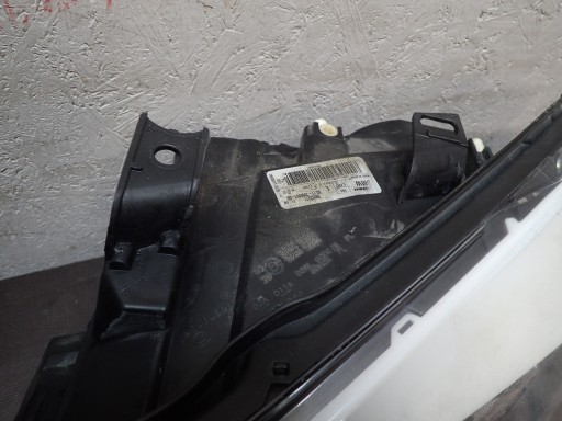 LAMPA FAR LAMPE FAROVI PREDNJA STRANA BMW X1 E84 XENON LAMPA FAR LAMPE FAROVI PREDNJA STRANA BMW X1 E84 XENON