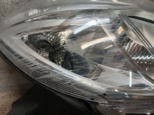 LAMPA FAR PREDNJA STRANA DESNA DACIA DOKKER 260102814R LAMPA FAR PREDNJA STRANA DESNA DACIA DOKKER 260102814R