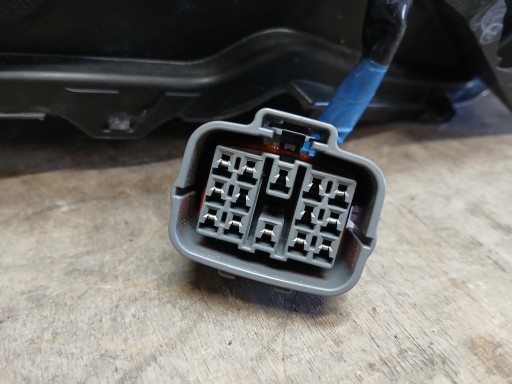 LAMPA FAR PREDNJA STRANA DESNA MAZDA CX-3 CX3 CX 3 FULL LED 10PIN D10E-51030 LAMPA FAR PREDNJA STRANA DESNA MAZDA CX-3 CX3 CX 3 FULL LED 10PIN D10E-51030