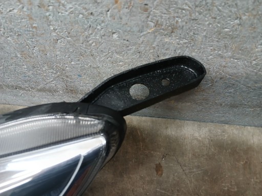 LAMPA FAR PREDNJA STRANA LIJEVA FORD B MAX B-MAX LEČA AV11-13W030-XX LAMPA FAR PREDNJA STRANA LIJEVA FORD B MAX B-MAX LEČA AV11-13W030-XX