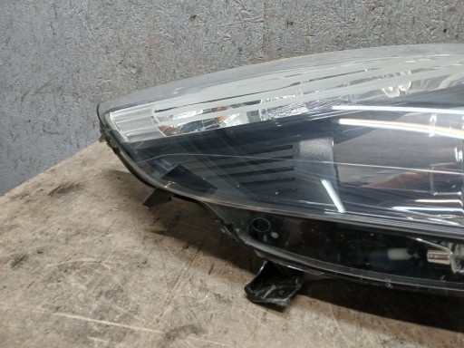 LAMPA FAR PREDNJA STRANA DESNA RENAULT SCENIC III 3 08- 260100023R