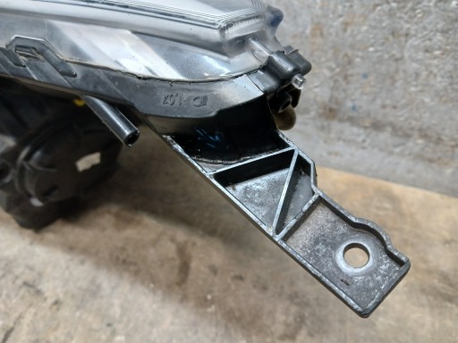 LAMPA FAR PREDNJA STRANA DESNA OPEL MERIVA B